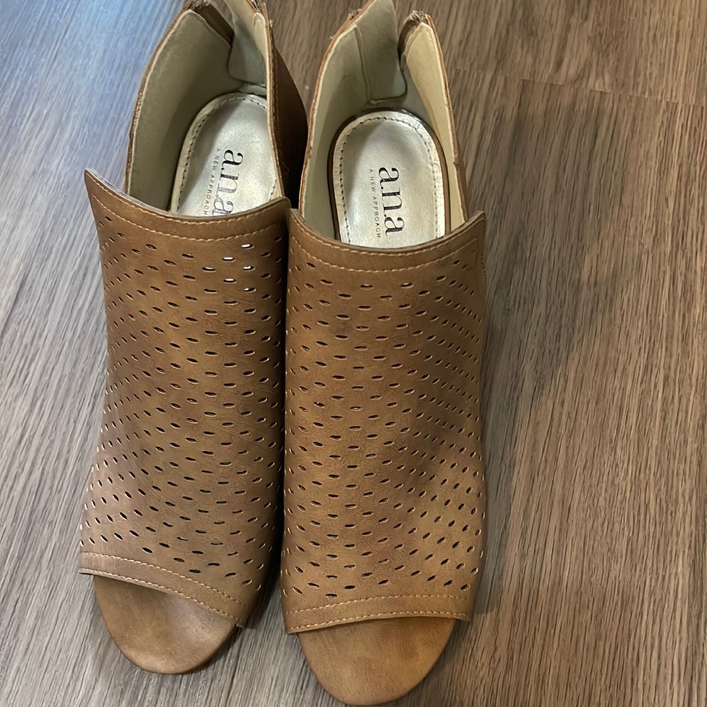 Ana booties size 8 brand new never worn